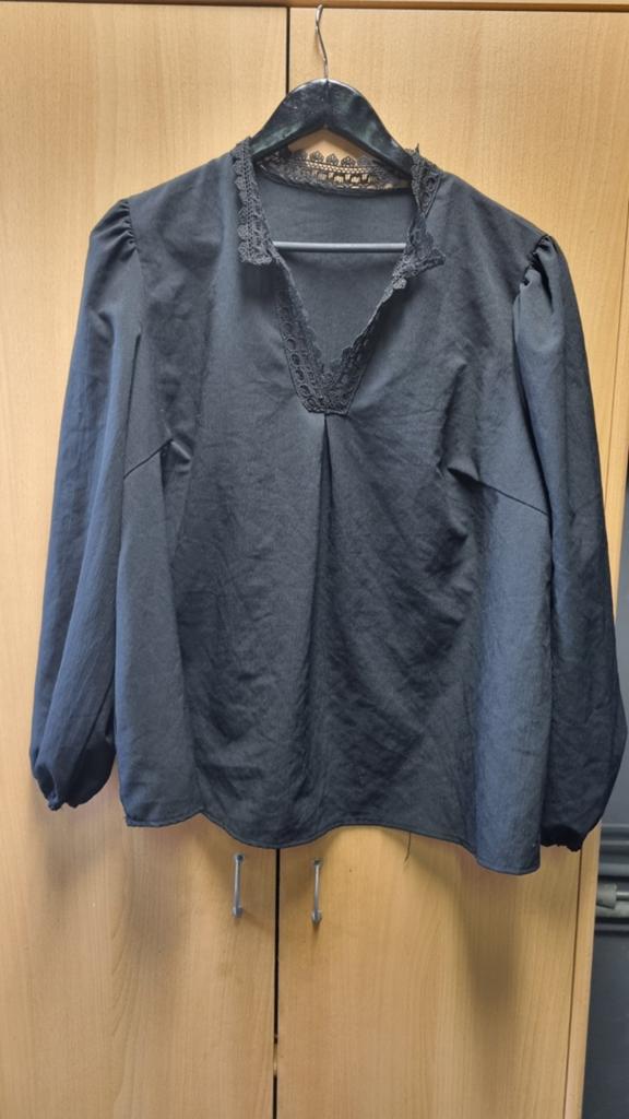 Shein Zwart Kanten Shirt Maat 44/46 - Nieuw, Zwart, Ophalen of Verzenden, Zo goed als nieuw, Lange mouw