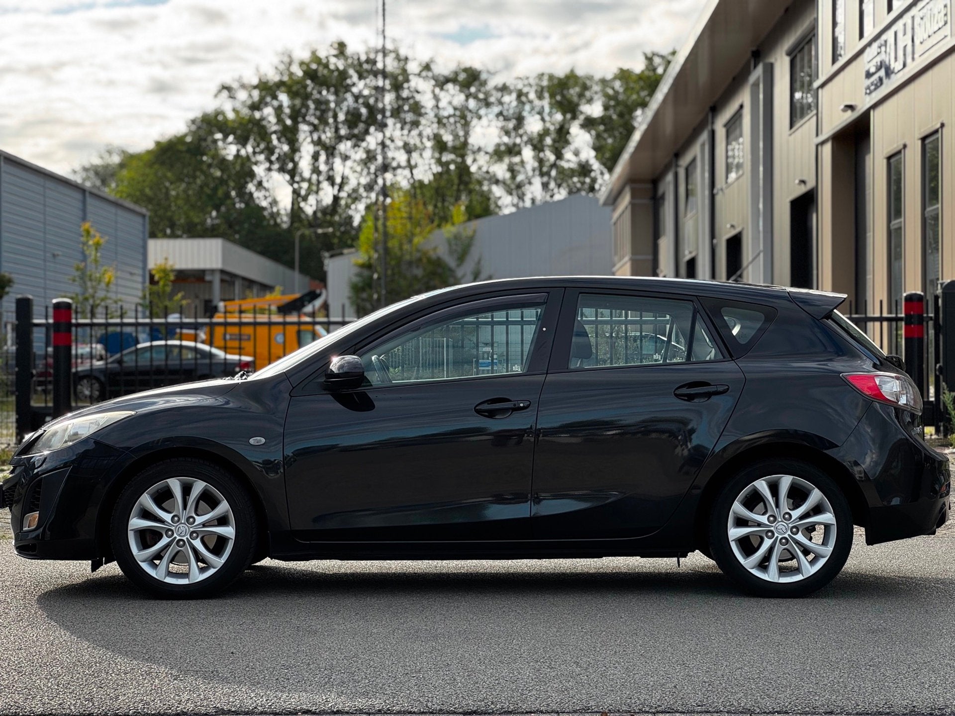 Mazda 3 2.0 TS Plus|AUT|XENON|TREKHAAK|STOELVERW|PDC|, Auto's, Gebruikt, 4 cilinders, 150 pk, Zwart