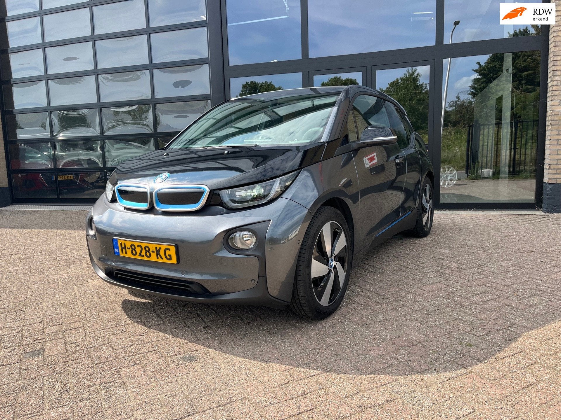 BMW I3 High Voltage Edition 94Ah 33 kWh Dealer onderhouden, Auto's, Automaat, Achterwielaandrijving, 33 kWh, 4 stoelen