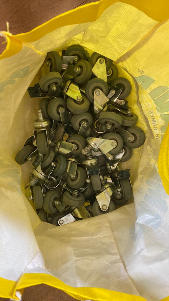 Partij zwenkwielen / meubelwielen, Doe-het-zelf en Verbouw, Ophalen, Gebruikt