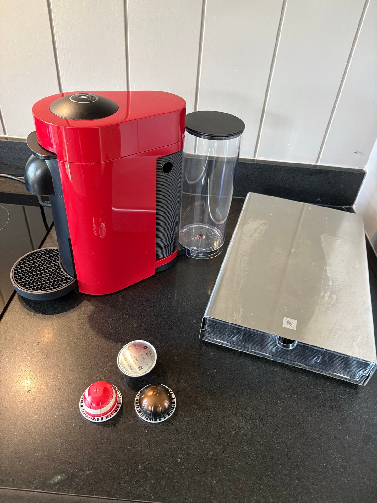 Nespresso Vertuo Plus, Ophalen, Espresso apparaat, 10 kopjes of meer, Zo goed als nieuw