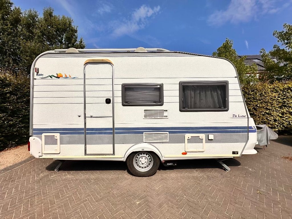 Hobby De Luxe Easy 400 – MOVER | AIRCO!! | Voortent + luifel, Hobby, Dwarsbed, Treinzit, 750 - 1000 kg