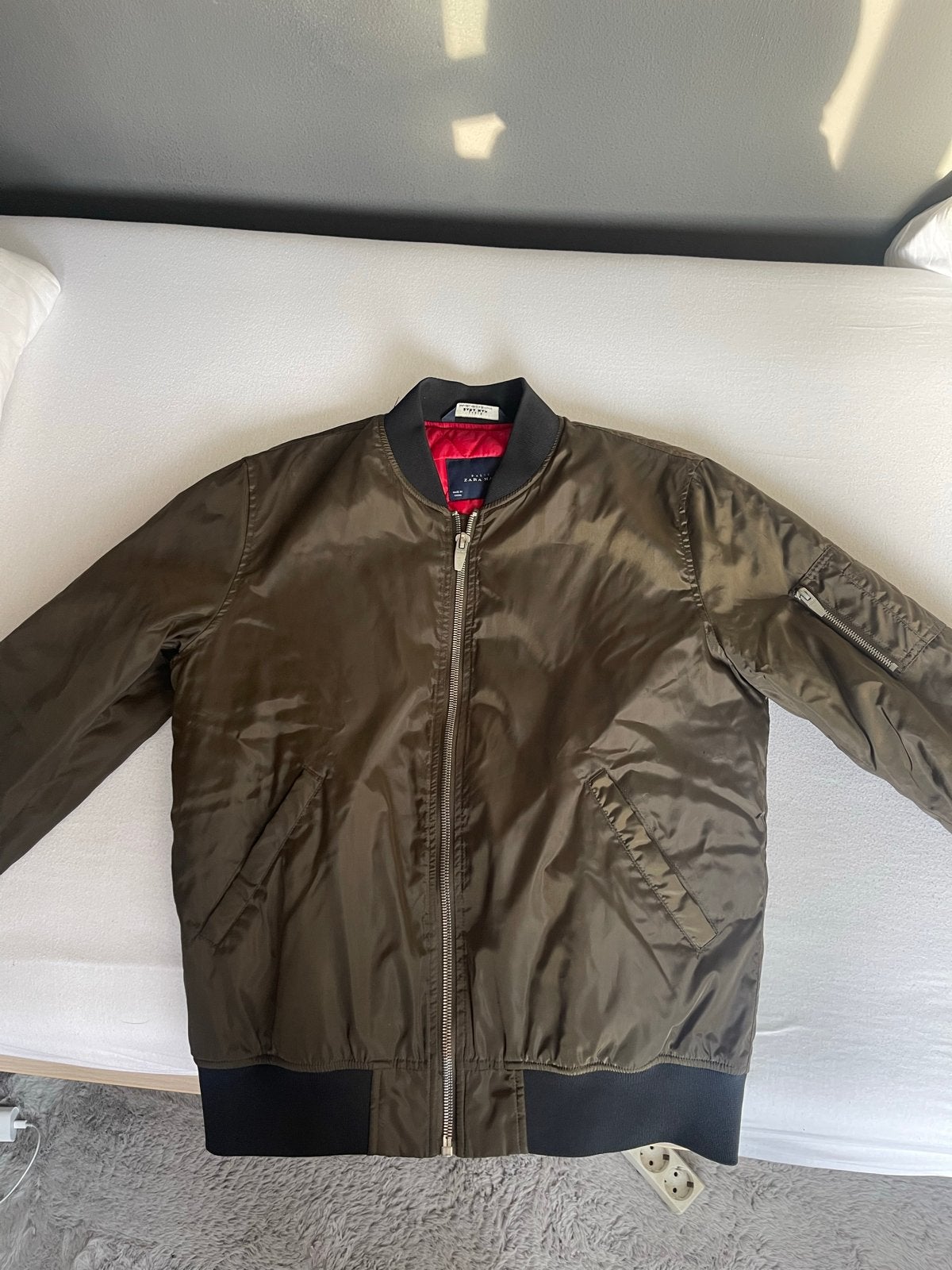 Zara Man Bomberjack Maat L - Groen met Rode Voering, Kleding | Heren, Jassen | Zomer, Ophalen of Verzenden, Gedragen, Maat 52/54 (L)