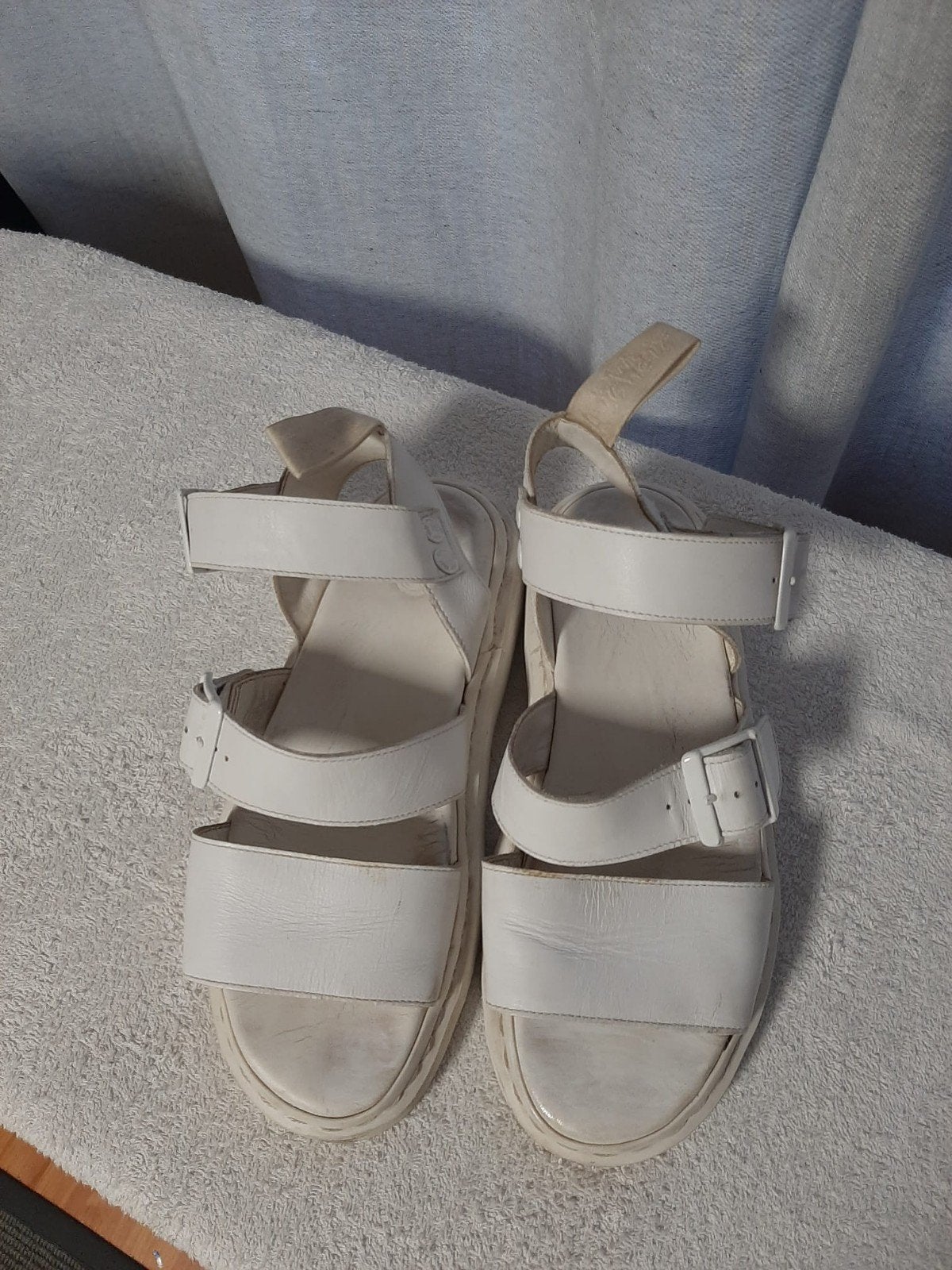 Witte Dr. Martens Gryphon sandalen - maat 41 (valt als 40), Beige, Dr. Martens, Gedragen, Sandalen of Muiltjes