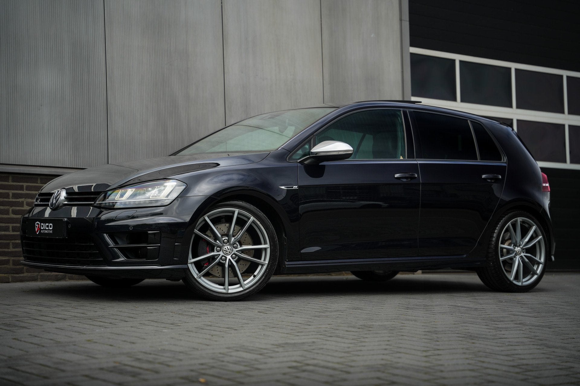 Volkswagen Golf R 2.0 TSI 301 pk 4Motion / Eventuri-Intake/, Gebruikt, 4 cilinders, 1984 cc, Zwart
