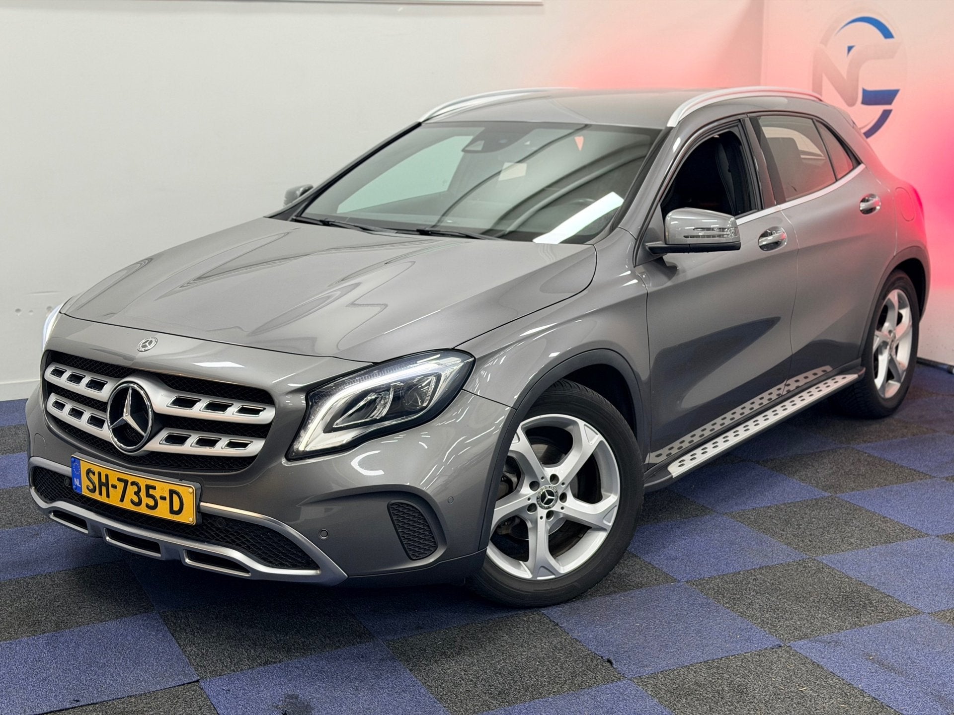 Mercedes-Benz GLA-klasse 180 Premium Plus / AUTOMAAT / NAP /, Dealer onderhouden, Automatische klimaatregeling, Gebruikt, Euro 6