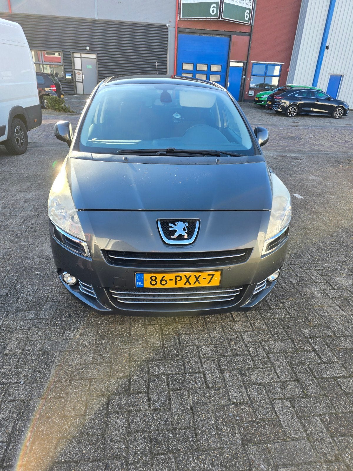 Peugeot 5008 1.6 VTI 7PL 2011 Grijs (5 personen), Auto's, Voorwielaandrijving, 1380 kg, 4 cilinders, 75 €/maand