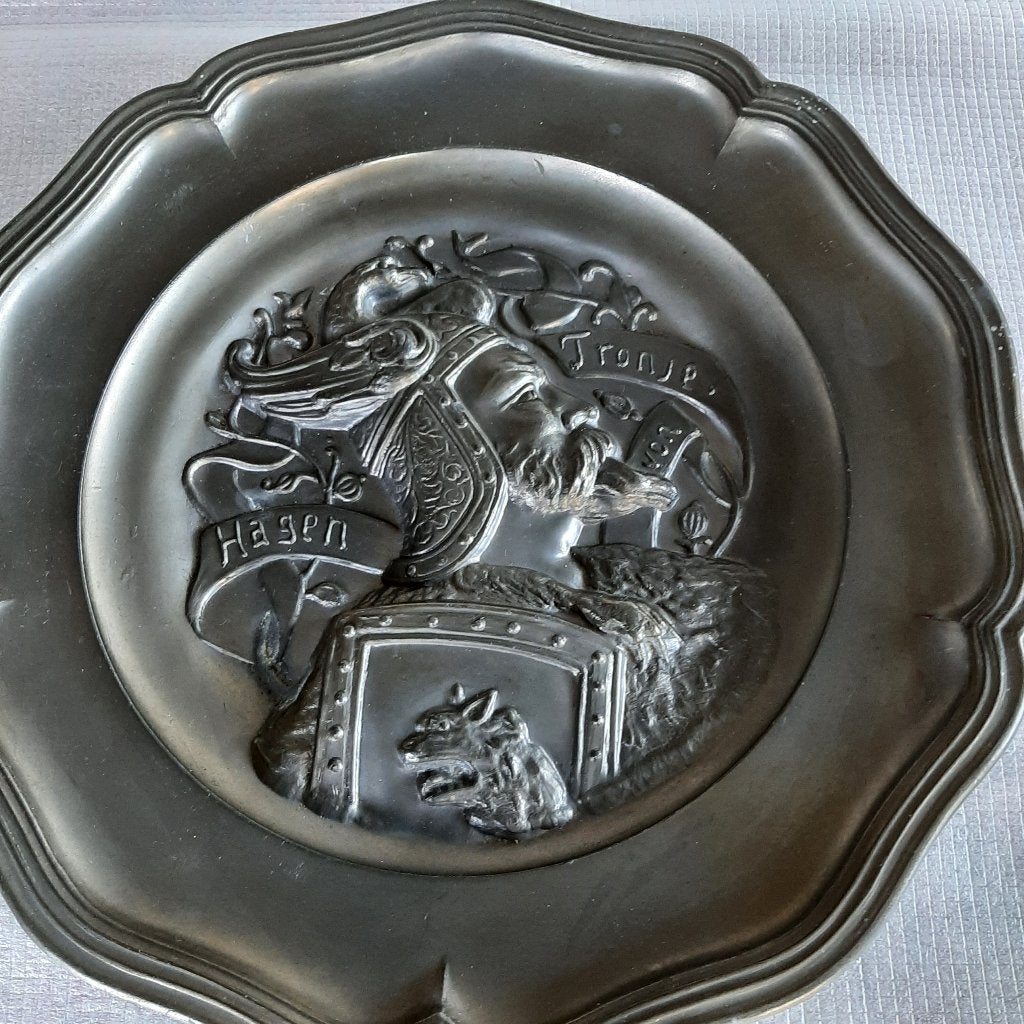 Tinnen bord Hagen von Tronje - gemerkt, Ophalen