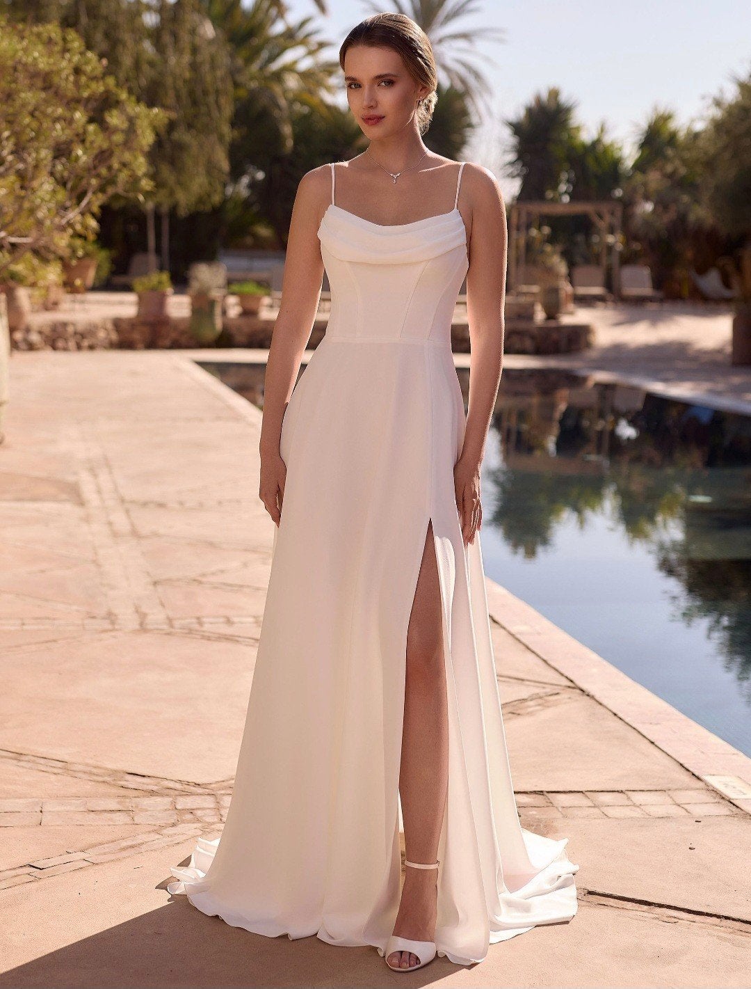 Nieuwe Bianco Evento trouwjurk waterval hals split, Ophalen, Nieuw, Wit, Trouwjurk