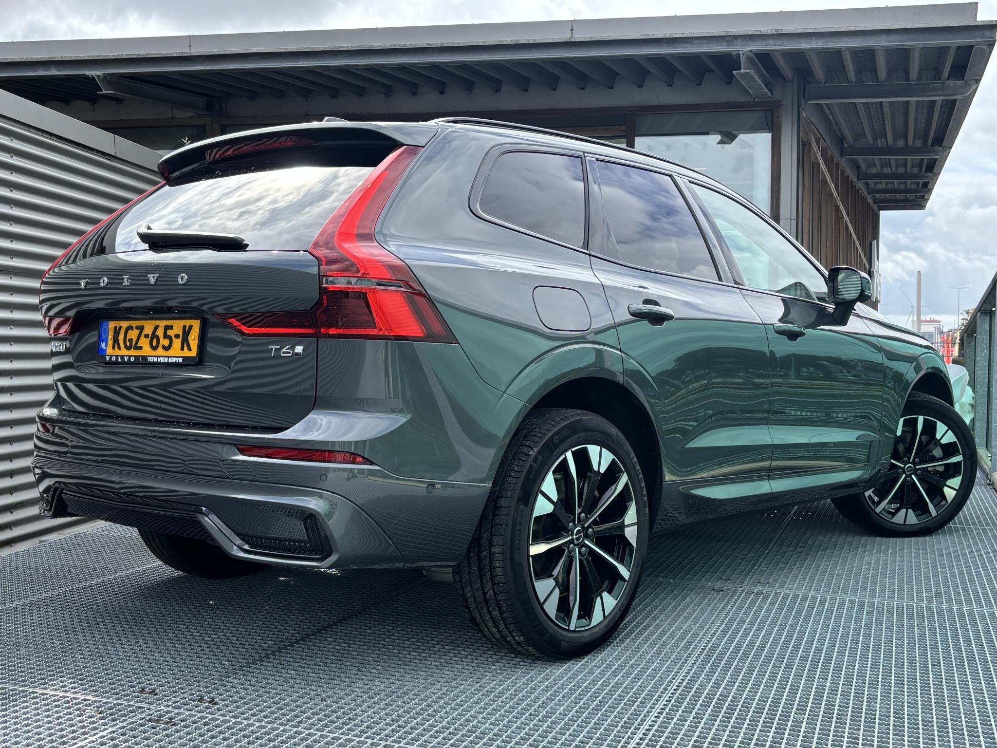 Volvo XC60 2.0 T6 Plug-in hybrid AWD Ultra Dark PHEV Automaa, Auto's, Automaat, Gebruikt, 4 cilinders, 180 min