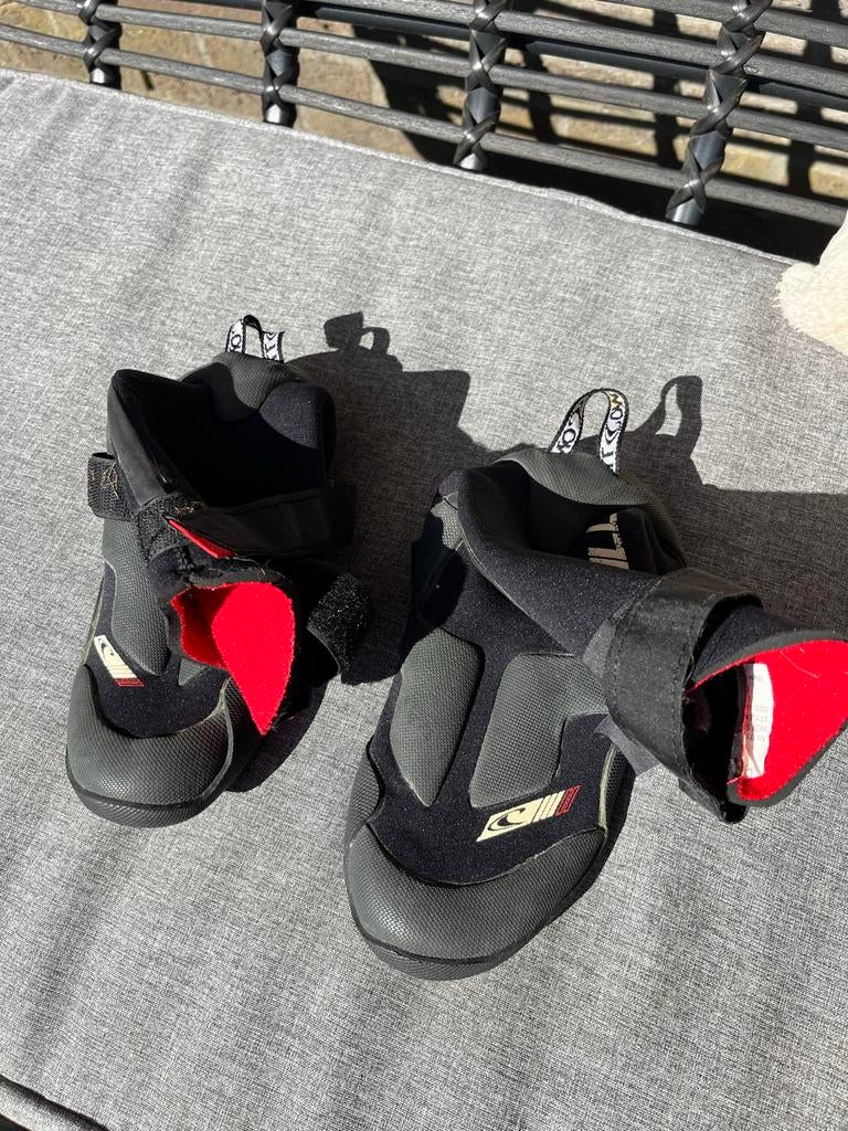 Diverse neopreen schoenen en handschoenen, Ophalen, Gebruikt, Dame of Heer, Zeil- of Surfschoenen