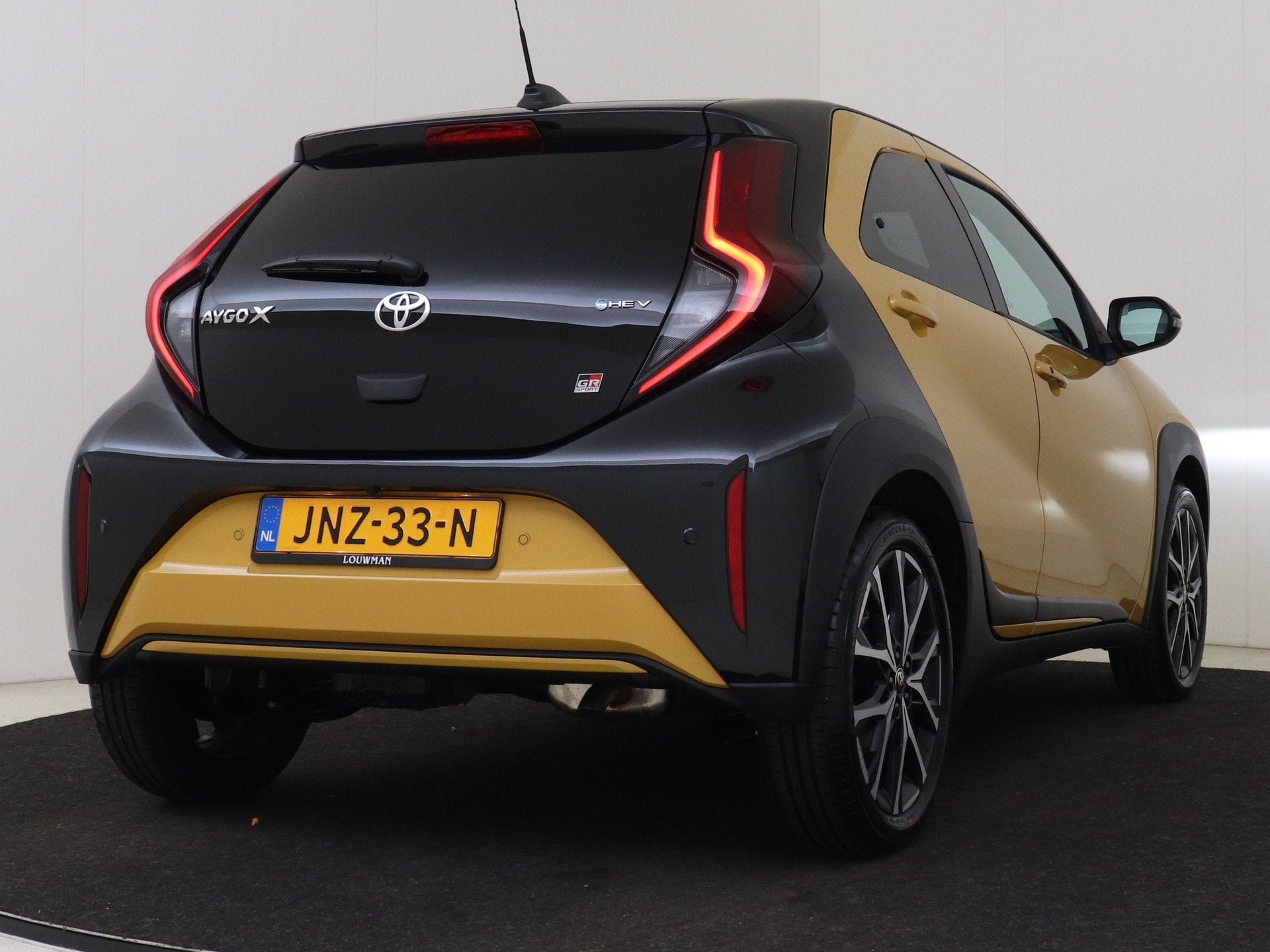 Toyota Aygo X Hybrid 115 GR Sport (bj 2025, automaat), Auto's, 12 maanden, Euro 6, 4 stoelen, 116 pk