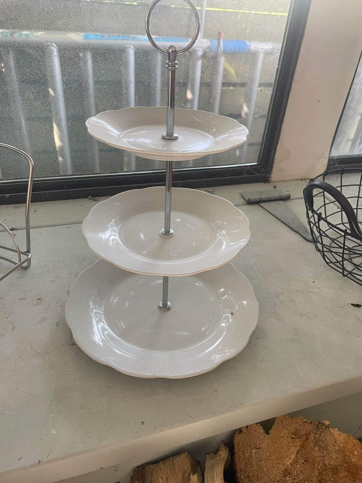 Elegante etagère met 3 lagen - wit porselein, Ophalen, Gebruikt, Overige typen, Modern
