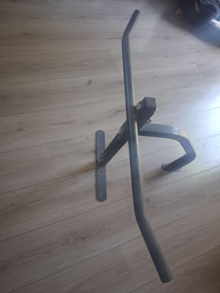 Wandgemonteerde optrekstang voor krachttraining, Sport en Fitness, Fitnessmaterialen, Ophalen, Gebruikt, Buik, Oprekstang