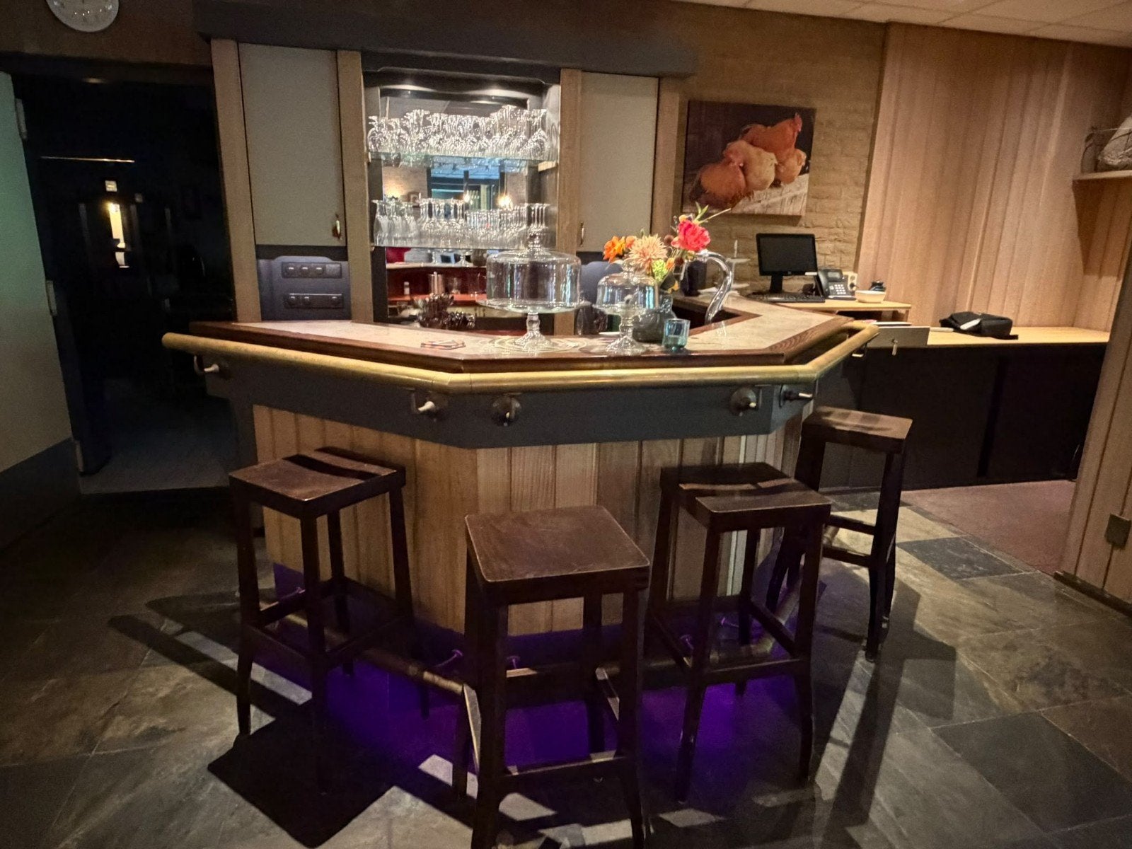 Complete bar met barkrukken MOET WEG!!!!, Ophalen, Gebruikt, Niet van toepassing, Inclusief barstoelen