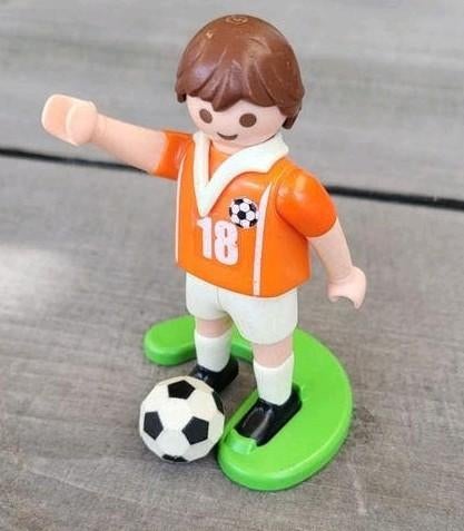 Playmobil 4713 - Oranje speler nr 18 met bal zonder doel, Ophalen of Verzenden, Zo goed als nieuw