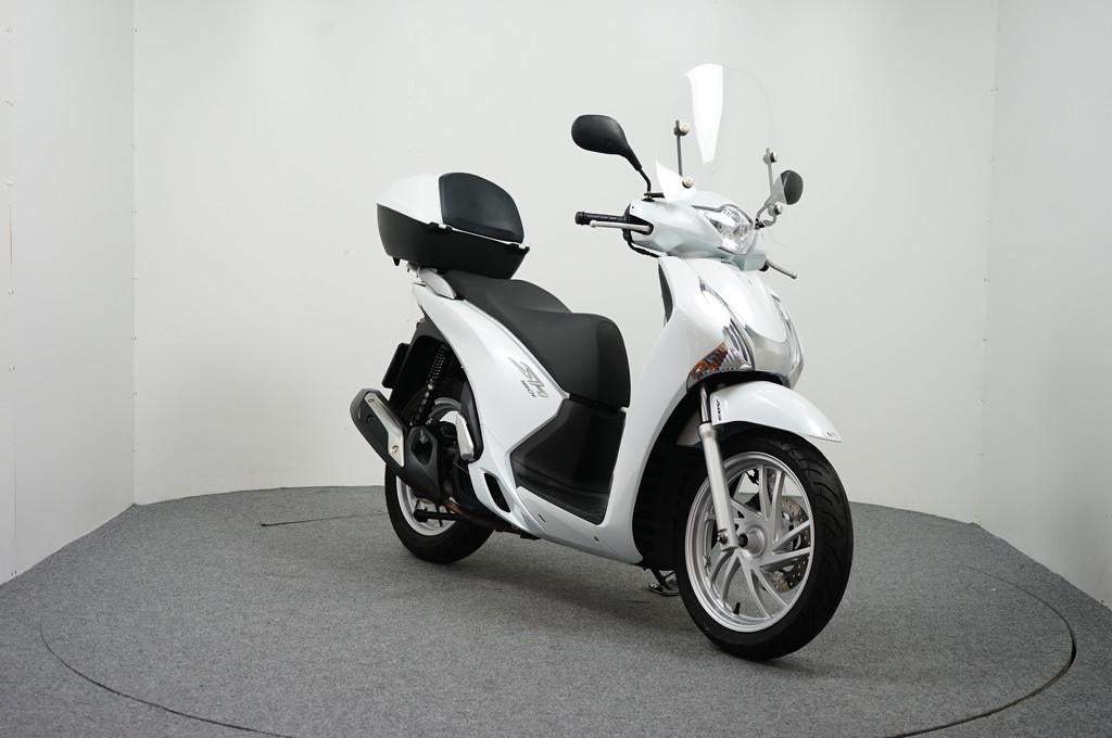 Honda SH 150 (bj 2015), Motoren, Motoren | Honda, Scooter, Bedrijf, 11 kW of minder, 153 cc
