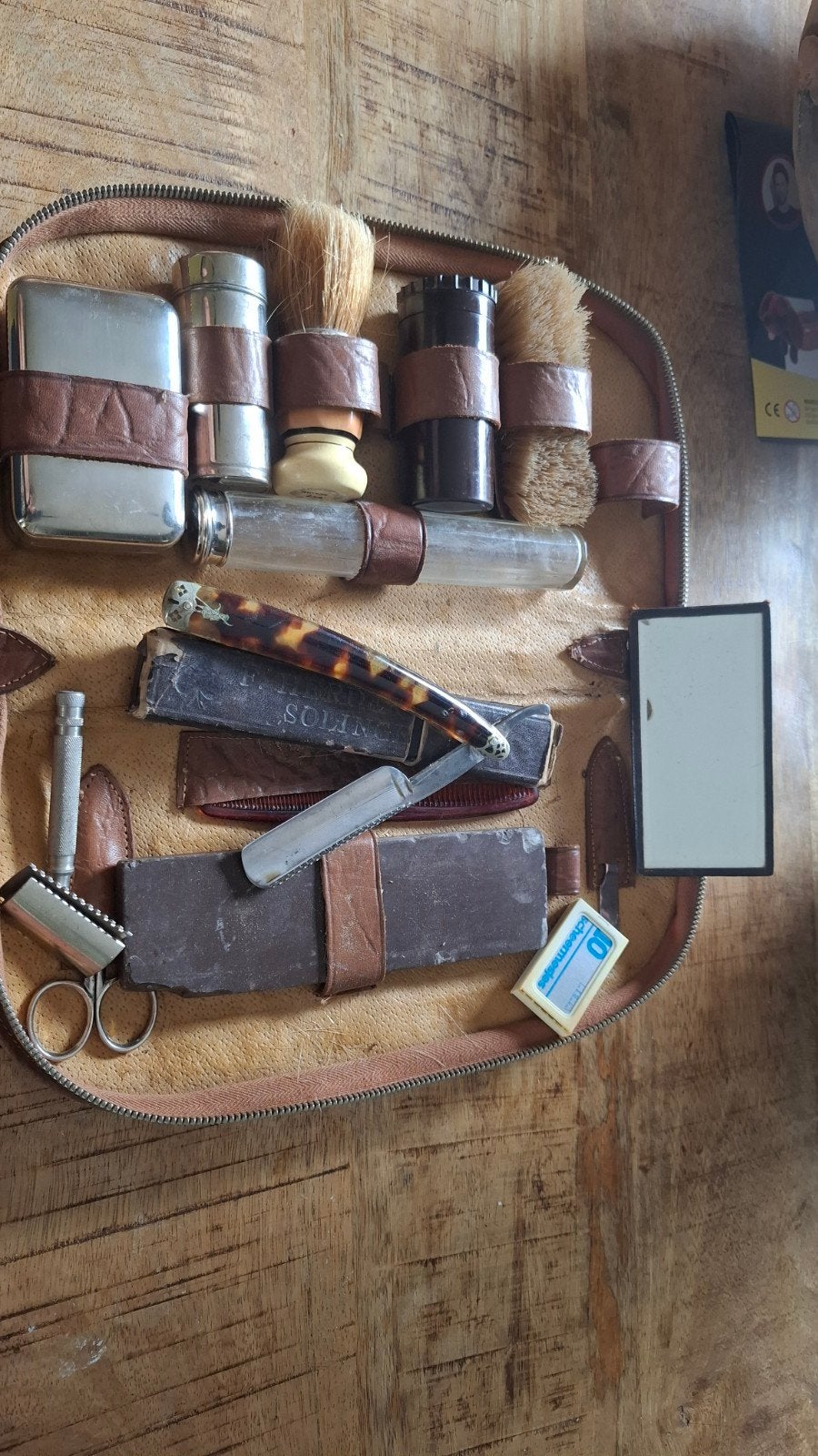 Vintage scheerset in leren etui - bijna compleet, Ophalen