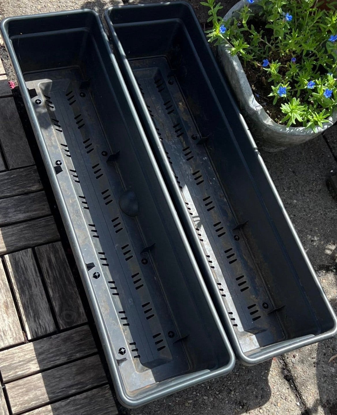 2 bloembakken 70 cm, Tuin en Terras, Bloembakken en Plantenbakken, Ophalen, Zo goed als nieuw, Kunststof, Minder dan 30 cm