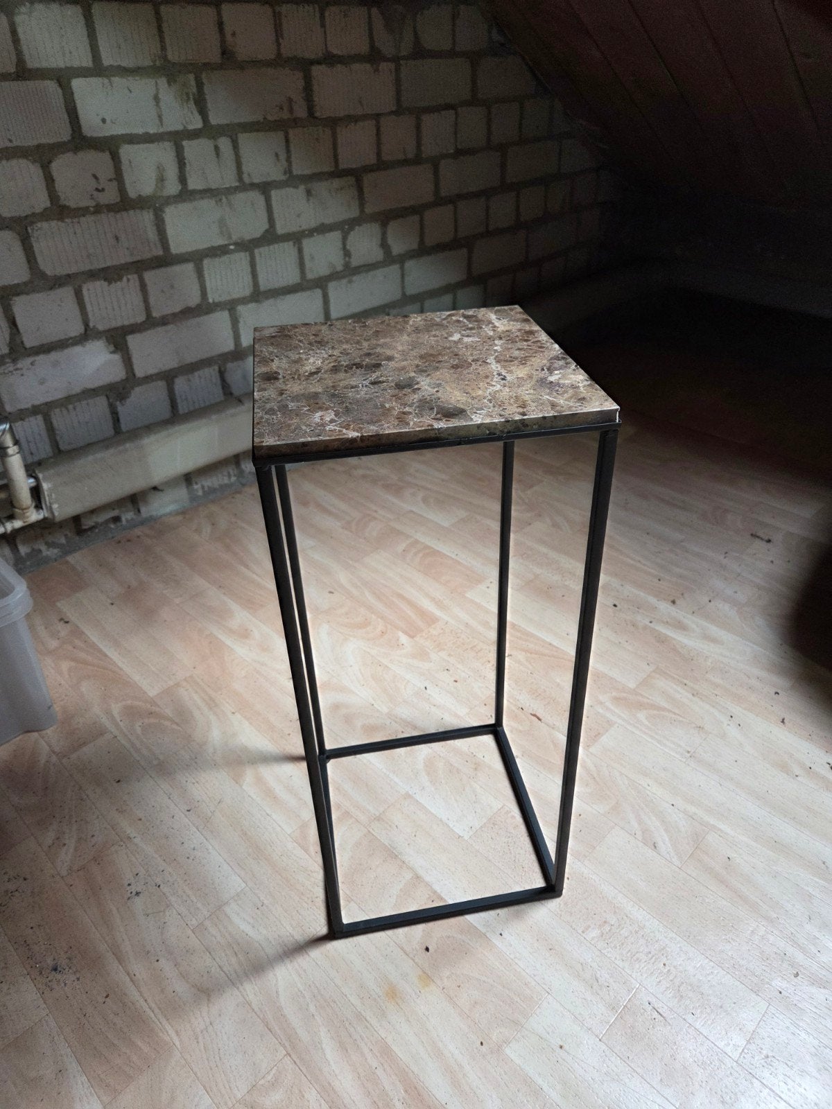 Bijzettafel met marmerlook blad en metalen frame, 45 tot 60 cm, Minder dan 55 cm, Gebruikt, Metaal of Aluminium