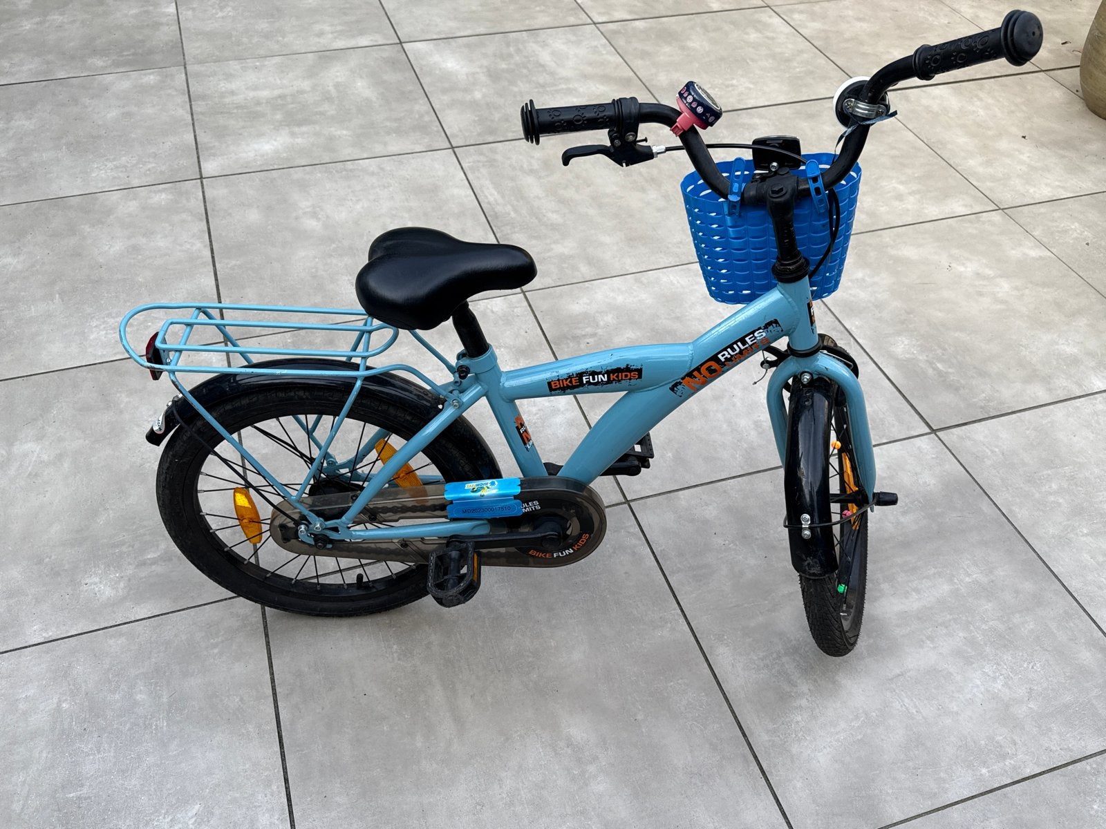 Foto 4 van Kinderfiets 16 inch met mandje en bagagedrager