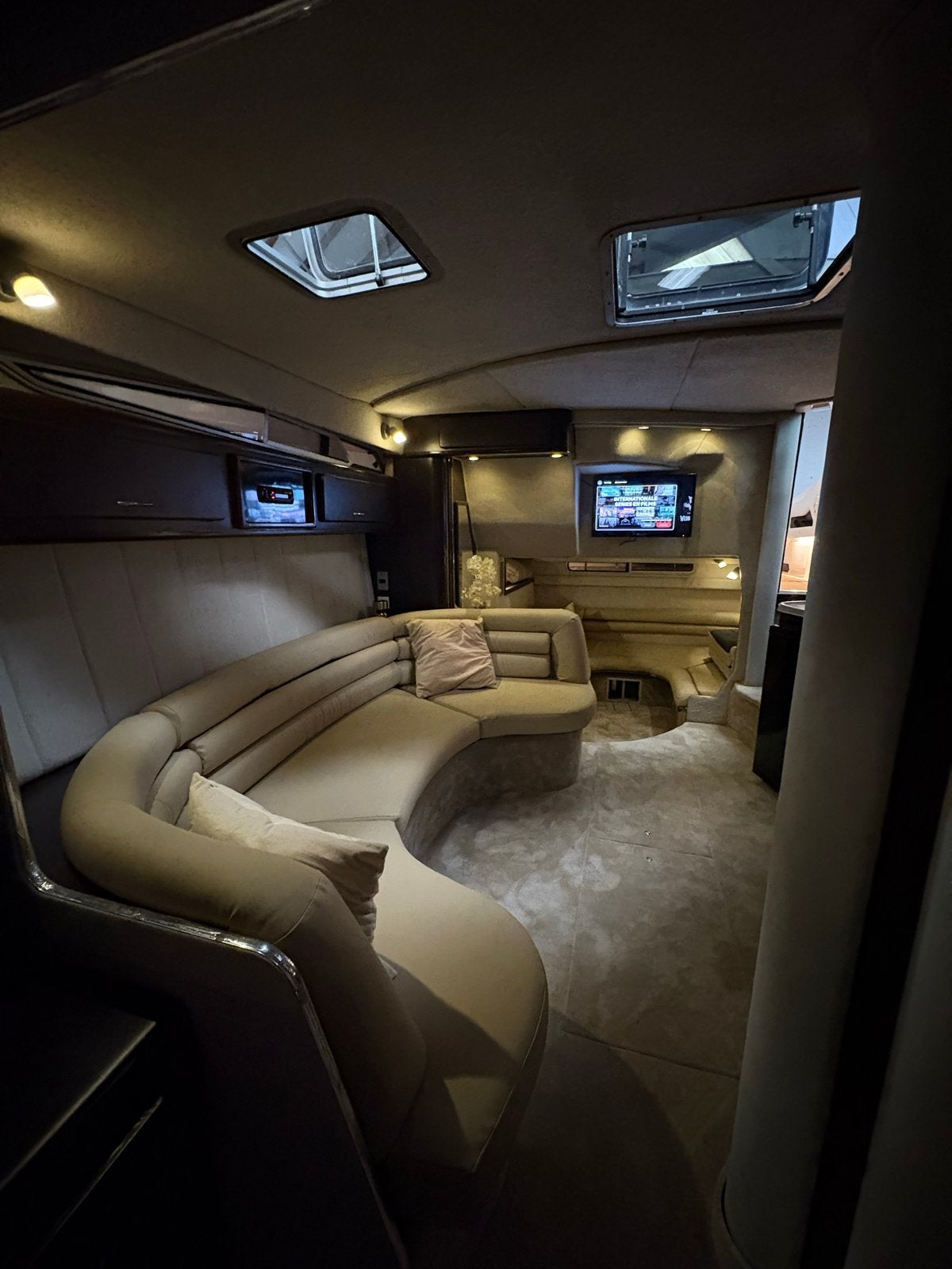 Huur Luxe Motorjacht - / recreatiewoning te huur, Watersport en Boten, Motorjacht, Ophalen of Verzenden, Zo goed als nieuw, Keuken