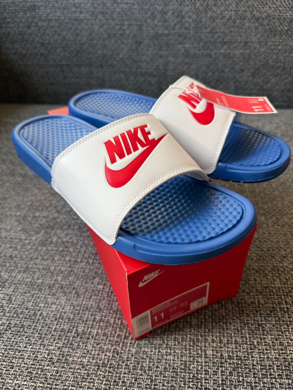 Nike Benassi JDI Slippers - Maat 45 - Nieuw in doos, Kleding | Heren, Schoenen, Slippers, Blauw, Nieuw, Ophalen of Verzenden