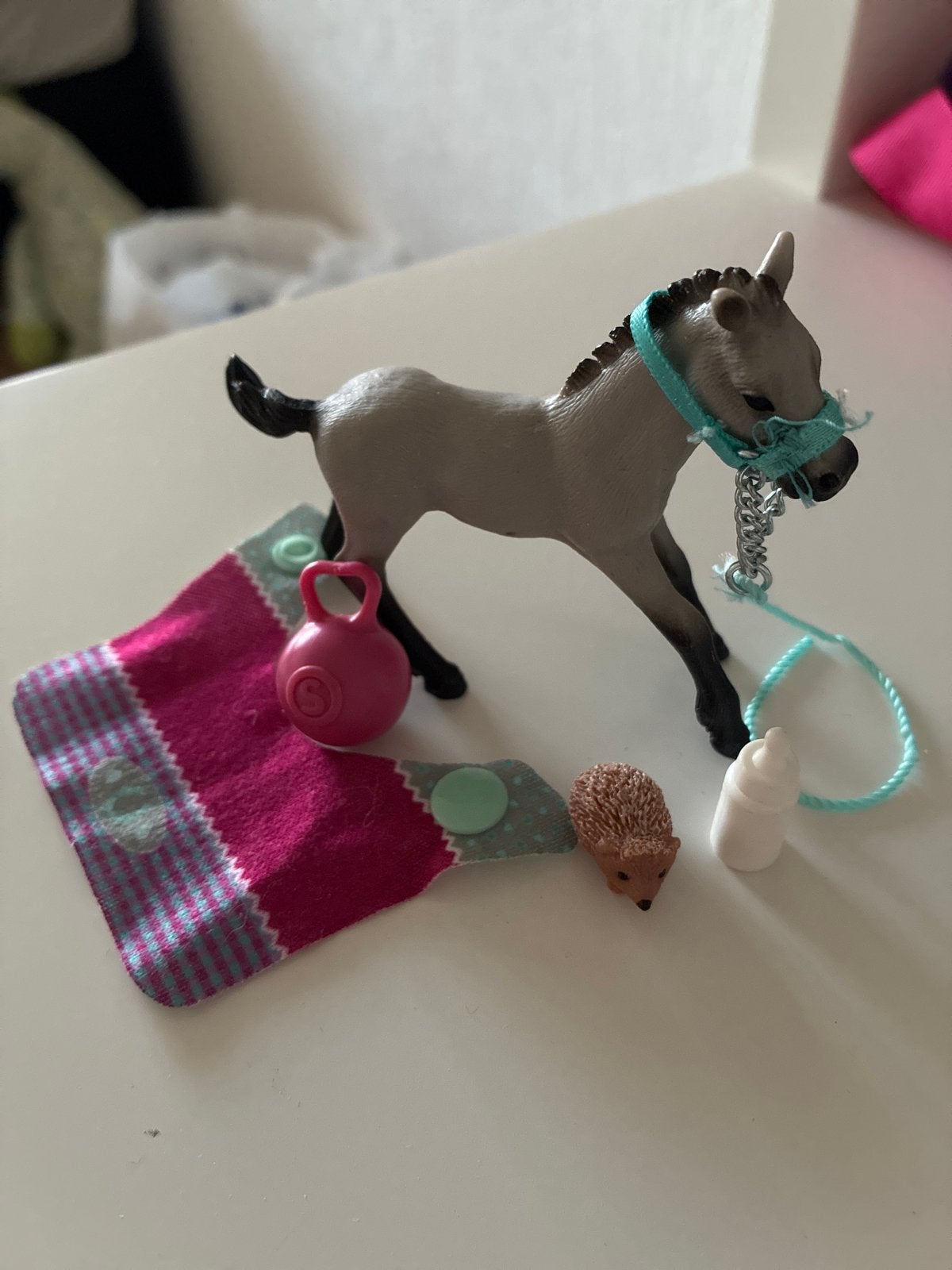 Schleich veulentje met accessoires, Ophalen, Zo goed als nieuw