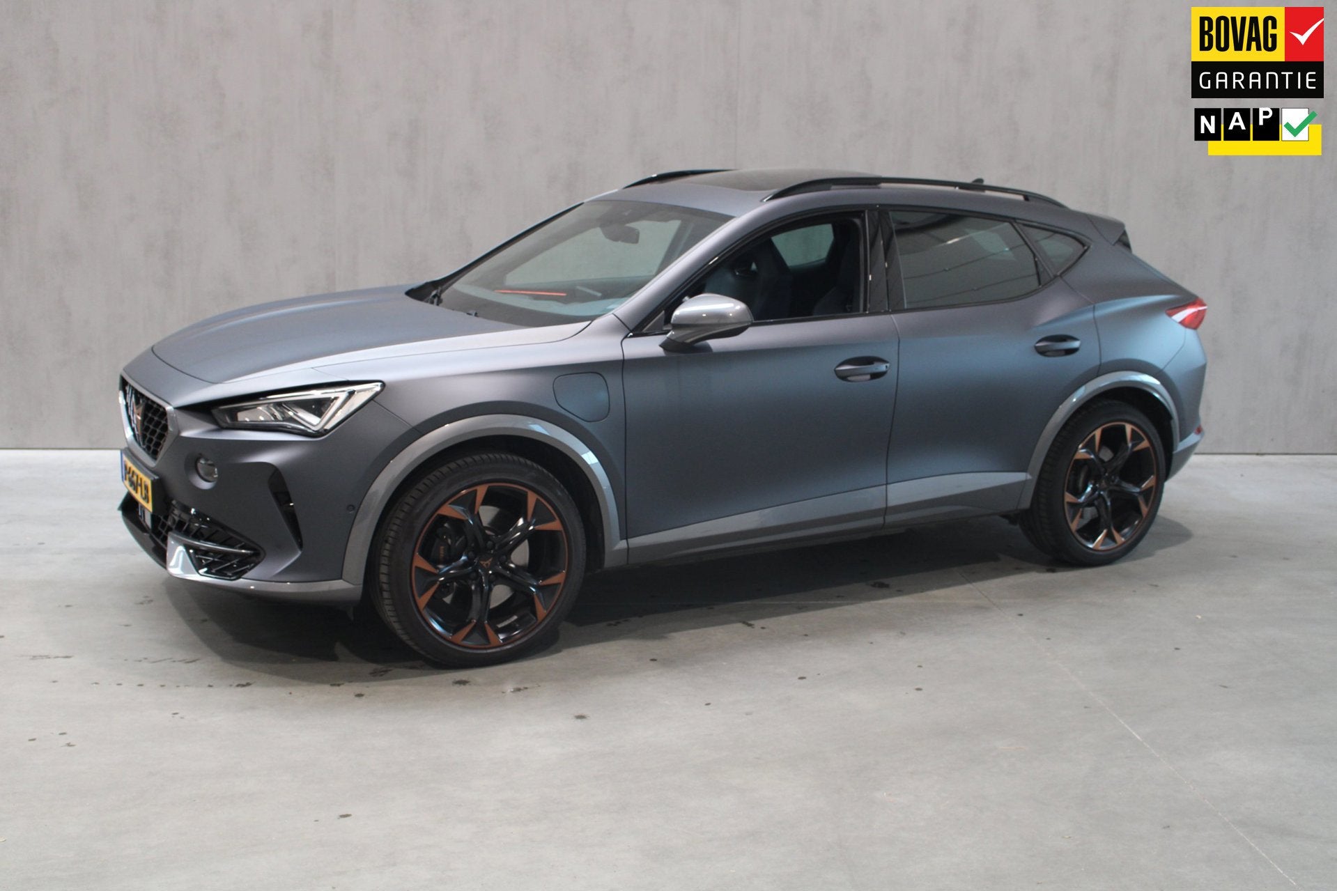 Cupra Formentor 1.4 e-Hybrid VZ Copper Edition Matt Gray/Pan, Auto's, 12 maanden, Gebruikt, Euro 6, Hybride Elektrisch/Benzine