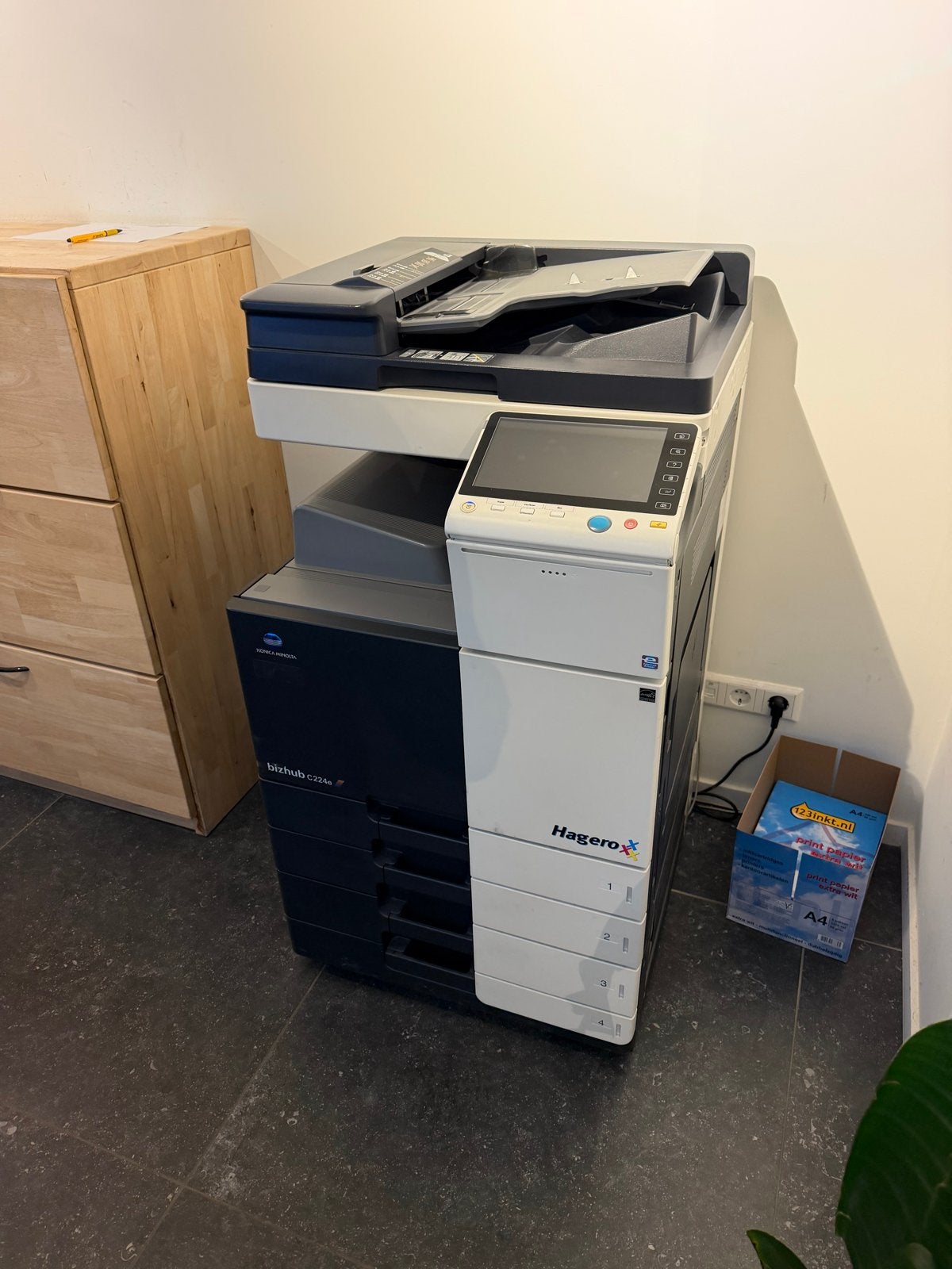 Konica Minolta C224E bizhub met 4 laden en extra supplies, Computers en Software, Gebruikt, All-in-one, Kleur printen, Ophalen of Verzenden