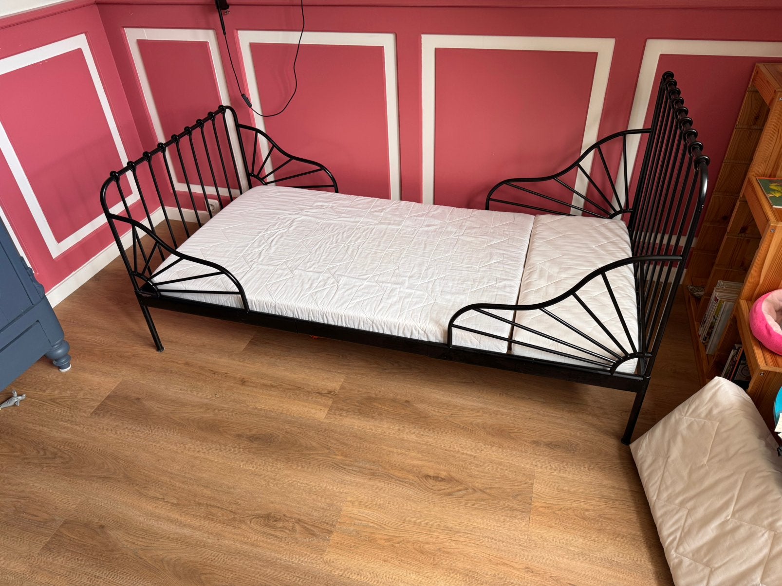 Ikea minnen  zwart meegroeibed, Kinderen en Baby's, Kinderkamer | Bedden, Ophalen, Gebruikt, 70 tot 85 cm, Matras