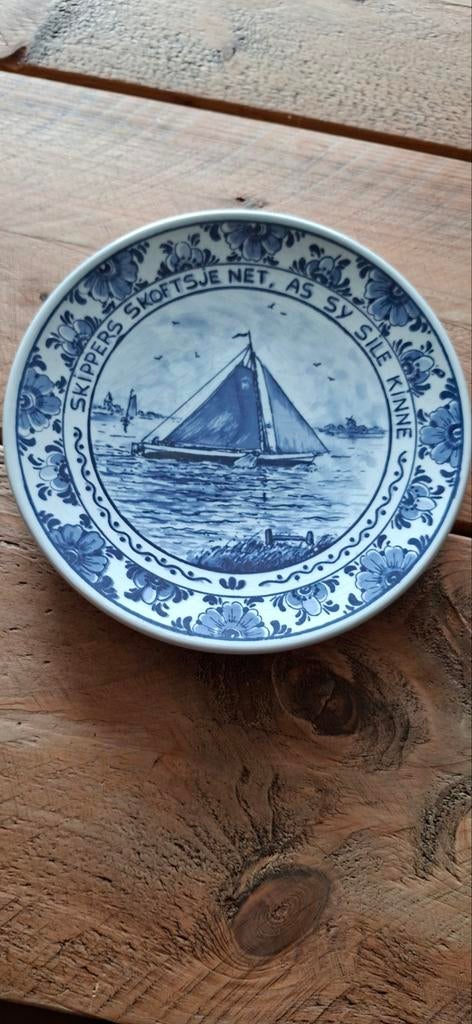 Wandbordje Skûtsje "Skippers skoftsje net" Delfts blauw, Antiek en Kunst, Ophalen