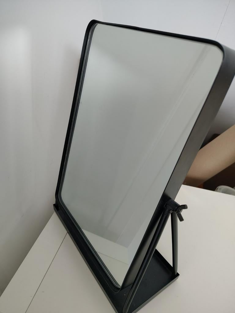 Zwarte Kwantum spiegel met standaard, Huis en Inrichting, Minder dan 50 cm, Ophalen of Verzenden, Zo goed als nieuw, Minder dan 100 cm
