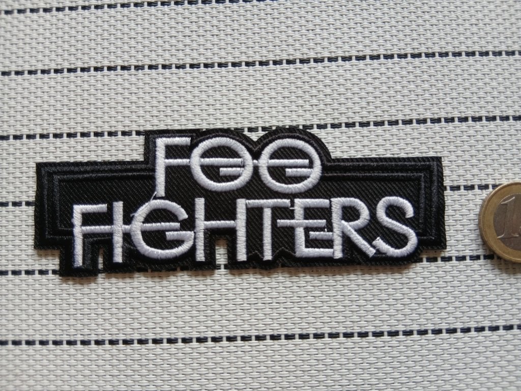 Foo Fighters shaped logo patch f26, Verzamelen, Ophalen of Verzenden, Nieuw, Kleding