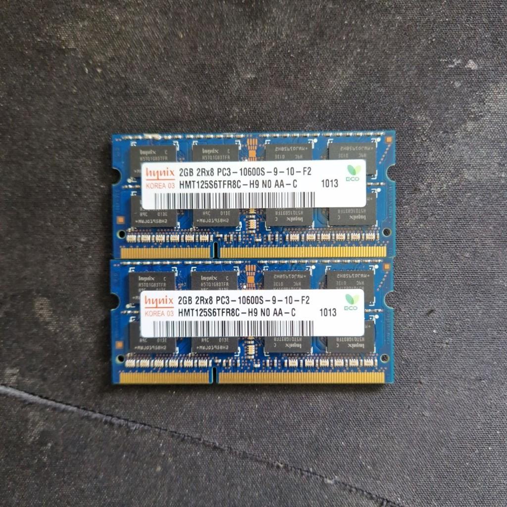 2x Hynix 2GB DDR3 SO-DIMM RAM 4GB Totaal PC3-10600S, Ophalen of Verzenden, Zo goed als nieuw, DDR3, Laptop