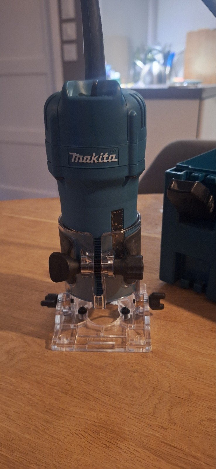 Makita 3710 kantenfrees met accessoires en koffer, Ophalen, Kantenfrees, Nieuw, Makita