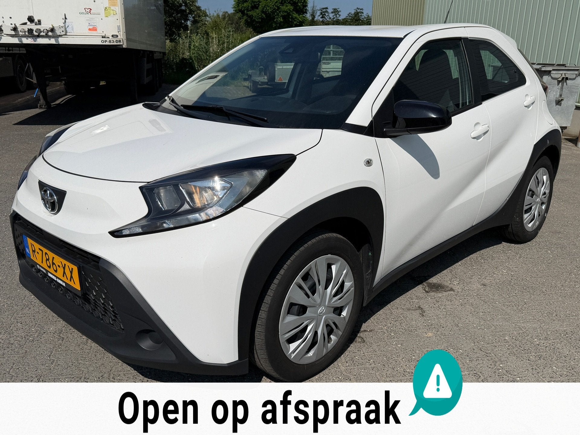 Toyota Aygo X 1.0 VVT-i X Play Automaat/Carplay/Camera/Adap, Stof, Gebruikt, 4 stoelen, Wit