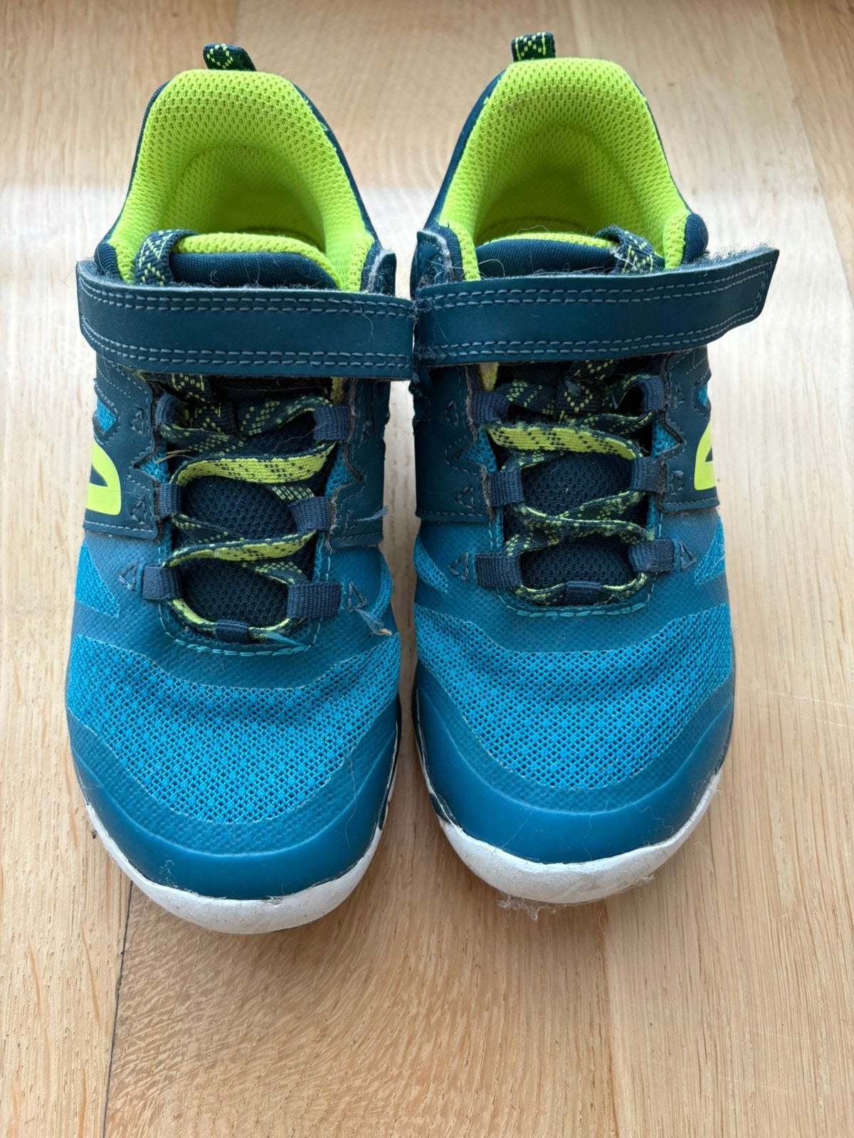 Gymschoenen maat 30, Kinderen en Baby's, Kinderkleding | Schoenen en Sokken, Ophalen, Zo goed als nieuw, Jongen of Meisje, Sportschoenen
