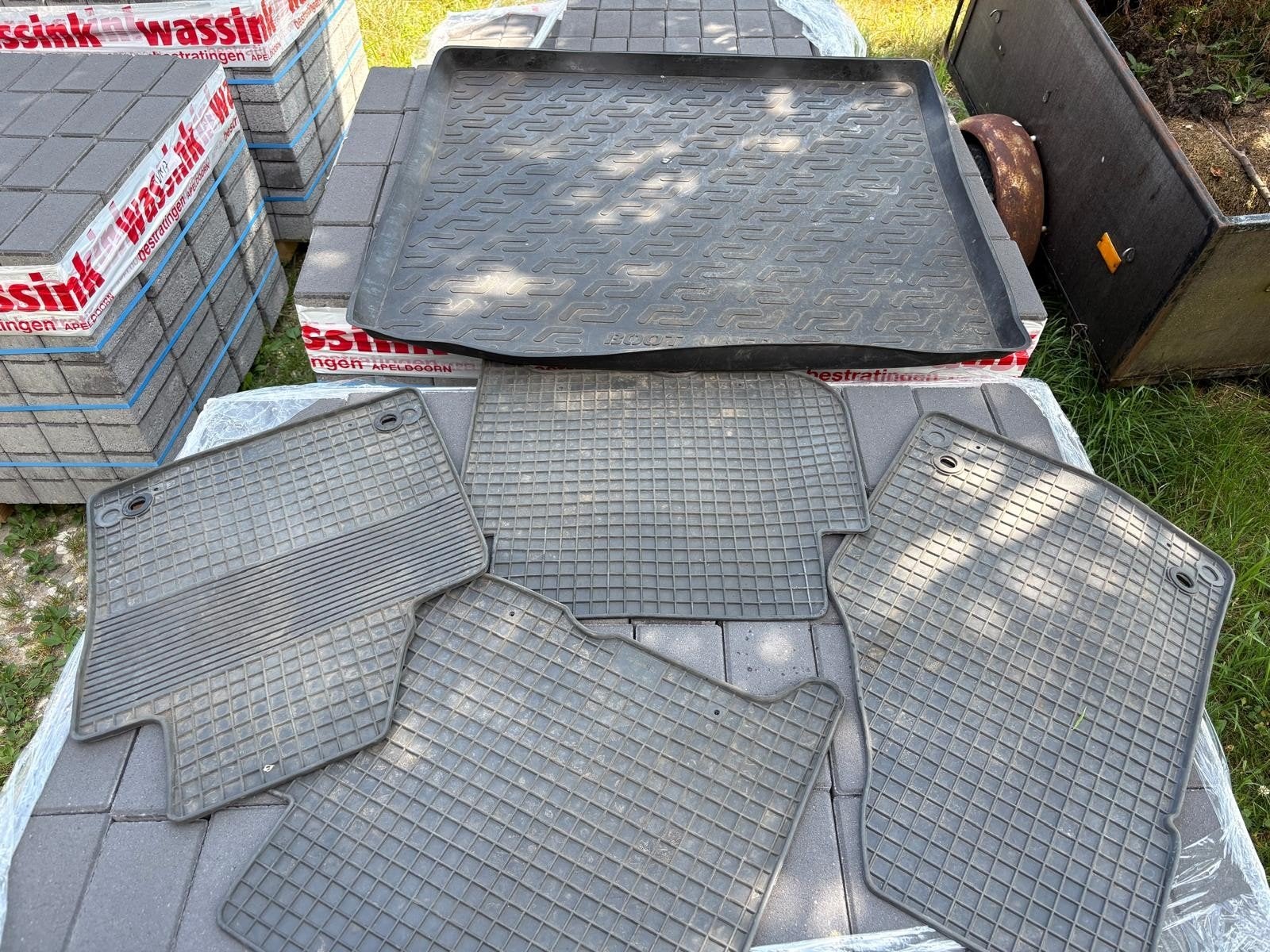 Rubberen mattenset en kofferbakmat voor Volkswagen Touran, Ophalen of Verzenden, Gebruikt