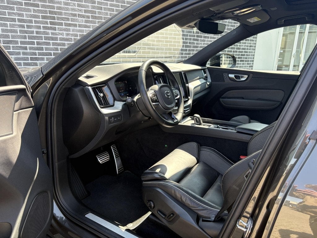 Volvo XC60 2.0 T6 Plug-in Hybrid AWD R-Design | PHEV Long Ra, Auto's, 12 maanden, Stof, Gebruikt, Euro 6