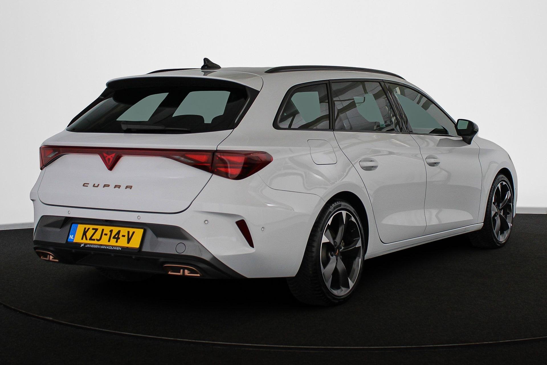 CUPRA Leon Sportstourer 1.5 TSI e-Hybrid Business Trekhaak M, Auto's, 4 cilinders, Alcantara, Plug-in hybride, 1700 kg