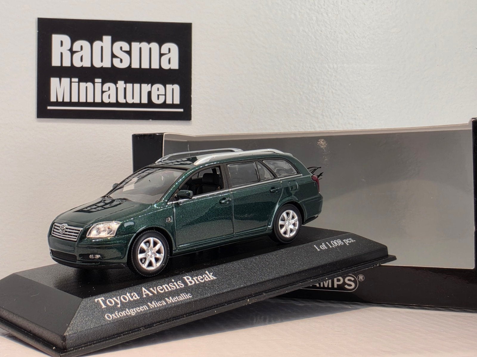 Toyota Avensis T25 Station - oxfordgreen - 1:43 Minichamps, Auto, Ophalen of Verzenden, Zo goed als nieuw, MiniChamps