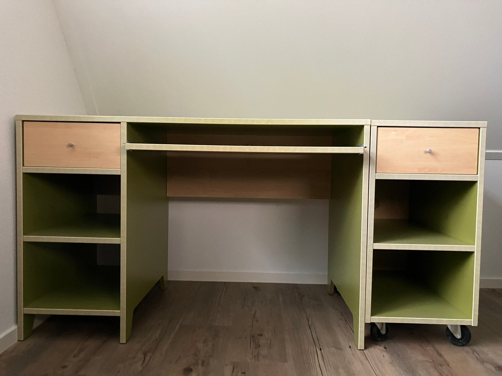 Te koop kinderbureau in zeer nette staat, Ophalen of Verzenden, Zo goed als nieuw, IKEA, Kinderbureau