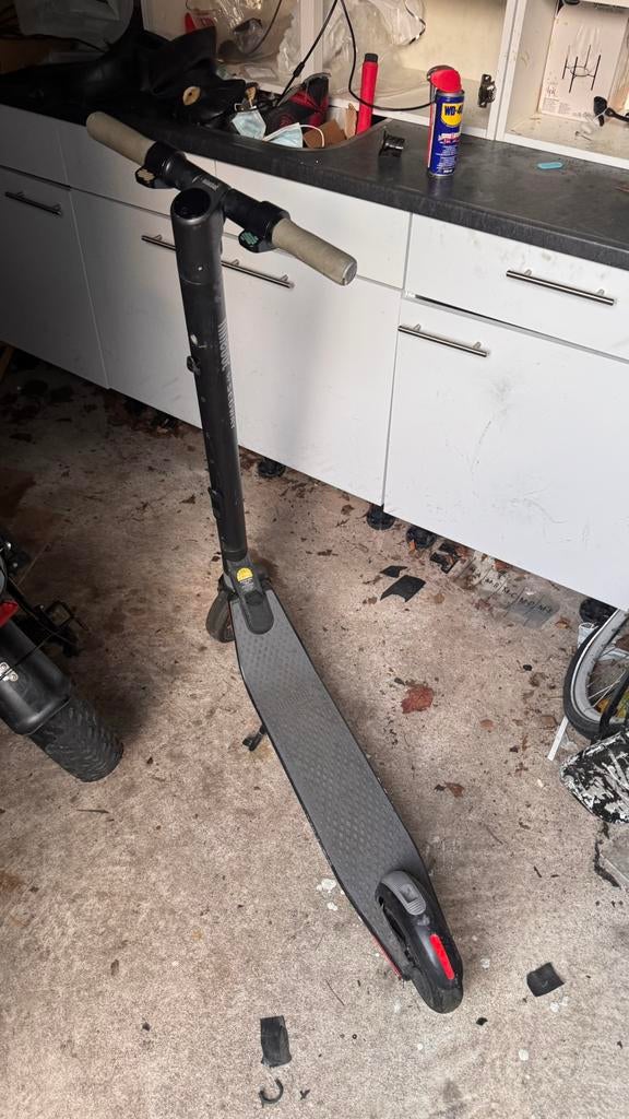 Segway ninebot ES1 20KMH, Fietsen en Brommers, Steps, Ophalen of Verzenden, Zo goed als nieuw, Elektrische step (E-scooter)