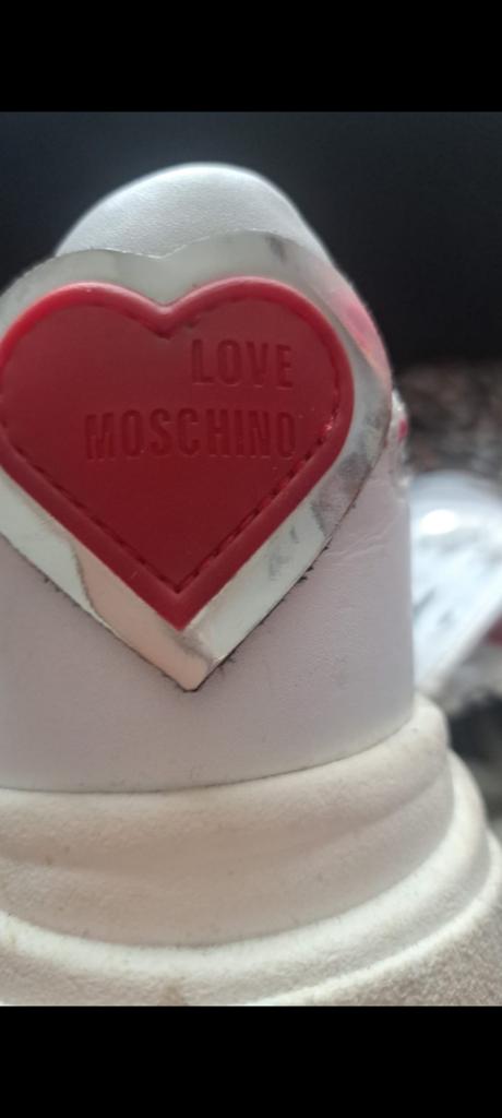Bijna nieuw maat 37 love mochino shoenen, Ophalen of Verzenden, Zo goed als nieuw, Zwart, Sneakers of Gympen