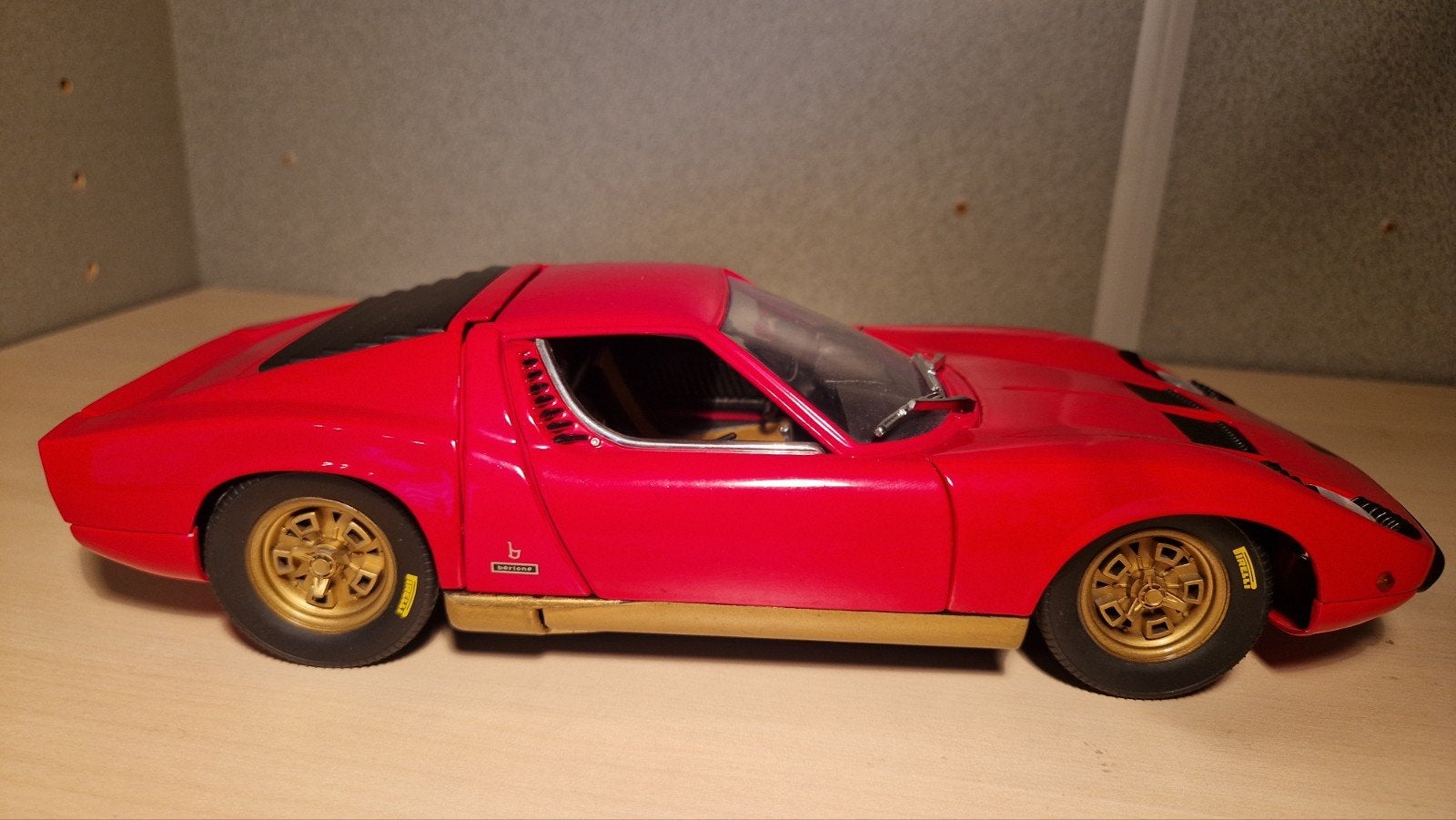 Lamborghini Miura P400S Schaalmodel Rood 1:18, Hobby en Vrije tijd, Modelauto's | 1:18, Ophalen of Verzenden, Zo goed als nieuw