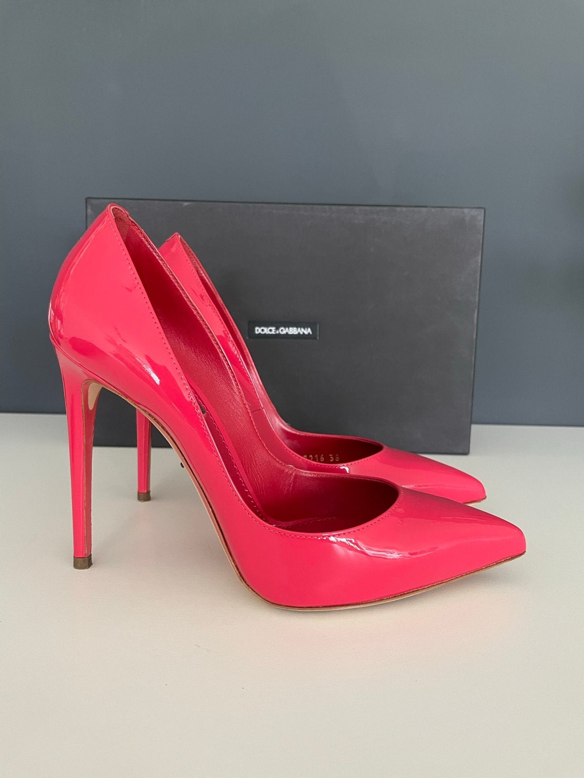 D&G pumps, Kleding | Dames, Schoenen, Pumps, Ophalen of Verzenden, Zo goed als nieuw, Roze