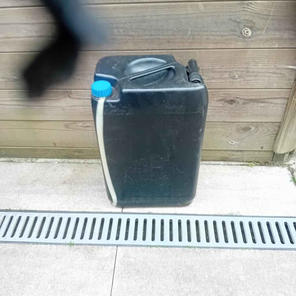 Zwarte jerrycan met  dop, Ophalen of Verzenden, Gebruikt