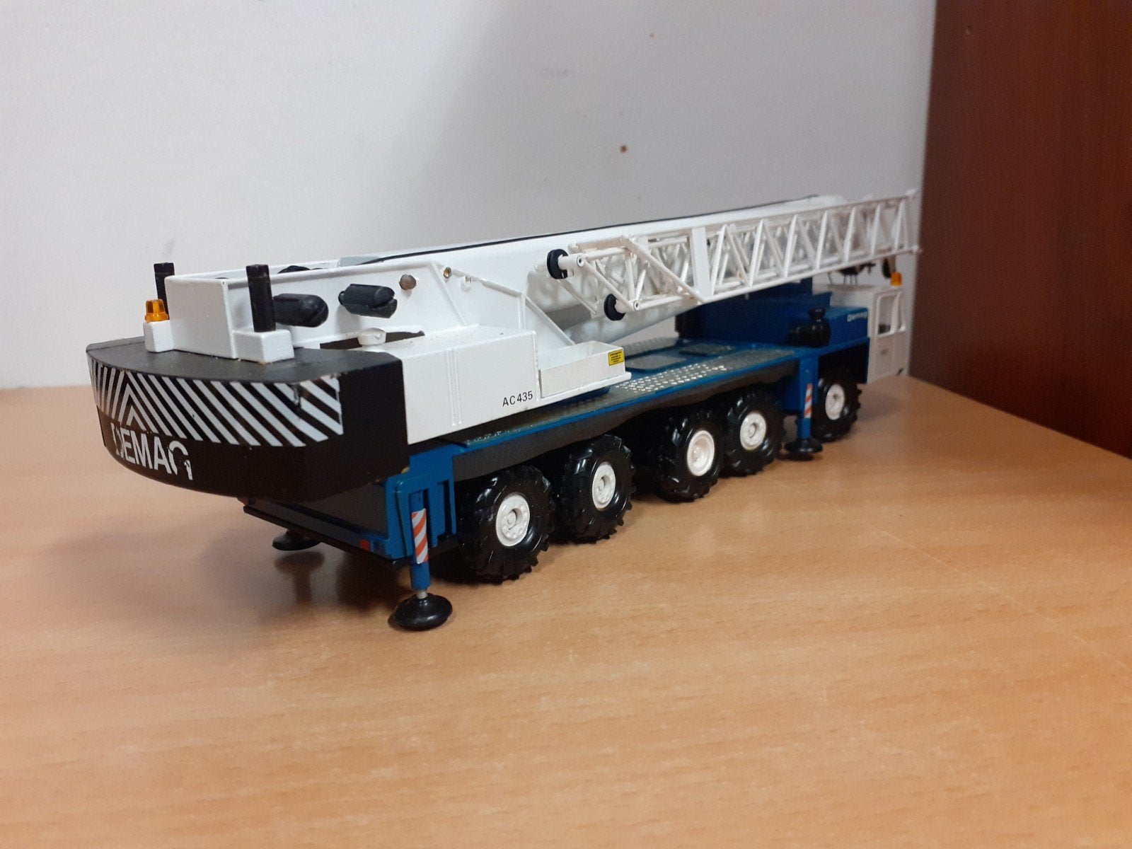 Demag kraan  conrad 1:50, Ophalen of Verzenden, Gebruikt, Hijskraan, Tractor of Landbouw