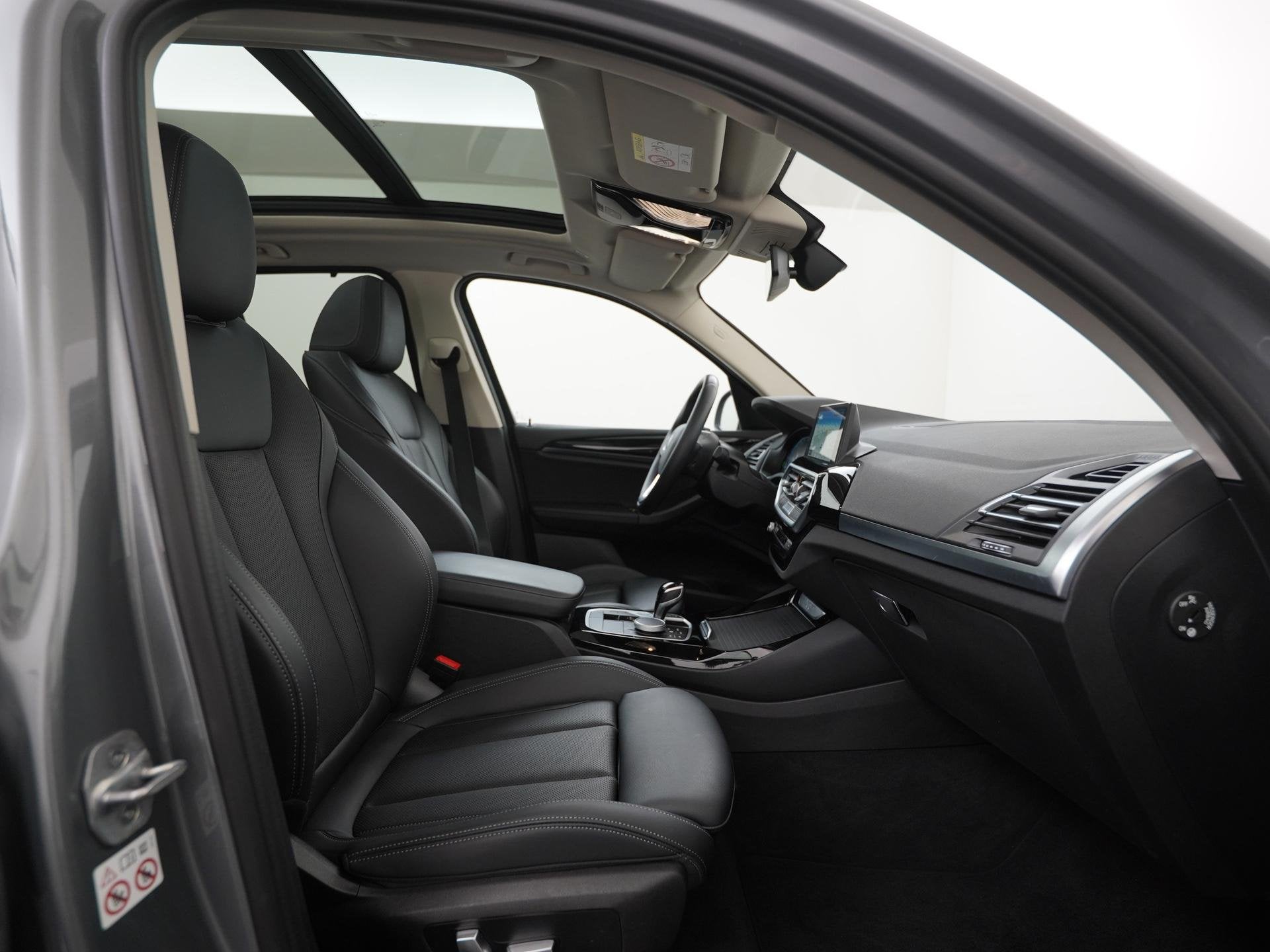 BMW X3 xDrive30e Business Design | Panoramadak | Leder | Zon, Auto's, BMW, Gebruikt, 4 cilinders, Bedrijf, Vierwielaandrijving